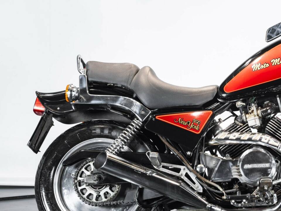 Image 8/46 of Moto Morini New York 350 (1988)
