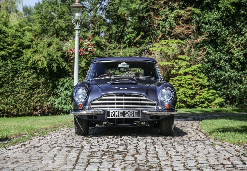 Image 2/30 de Aston Martin DB 6 Volante (1967)