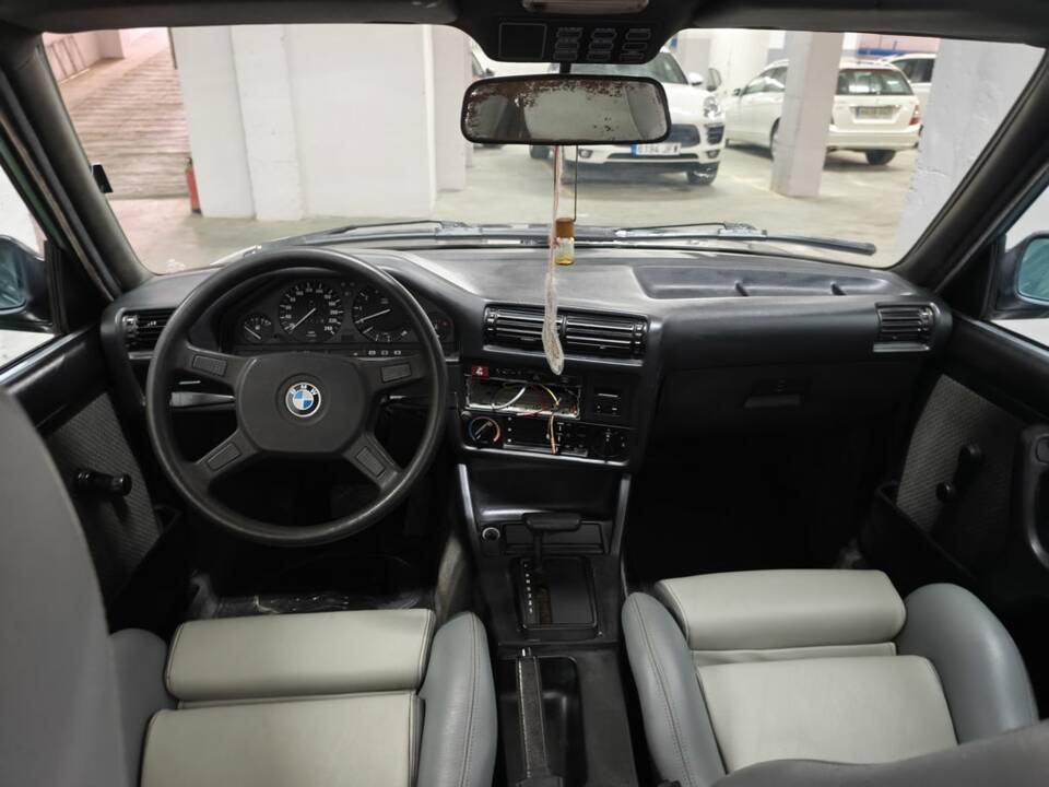 Bild 2/8 von BMW 320i Baur TC (1985)