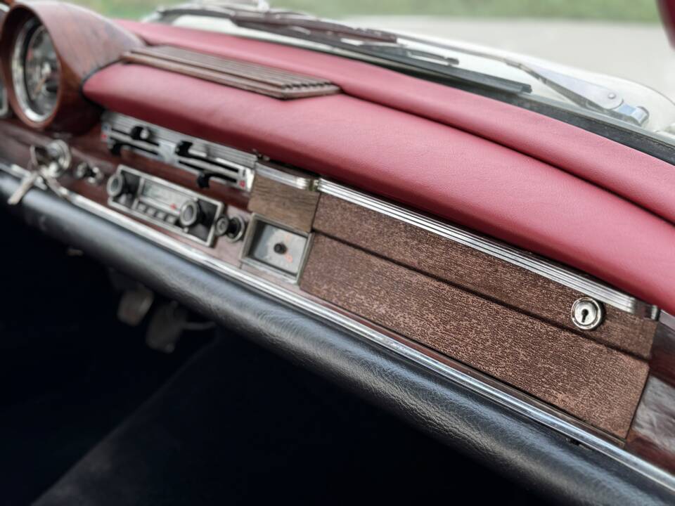 Image 28/132 of Mercedes-Benz 220 SE b (1963)