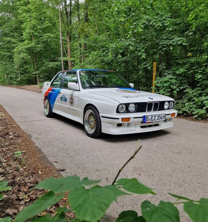 Image 3/70 of BMW M3 (1990)