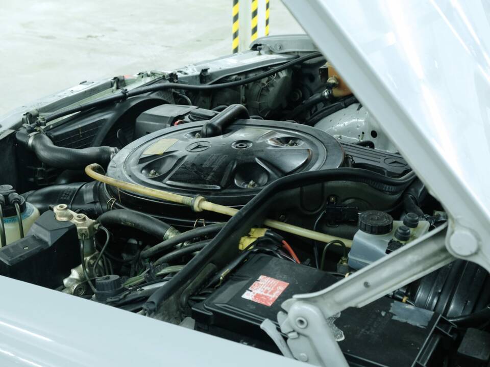 Bild 19/50 von Mercedes-Benz 300 SEL (1986)
