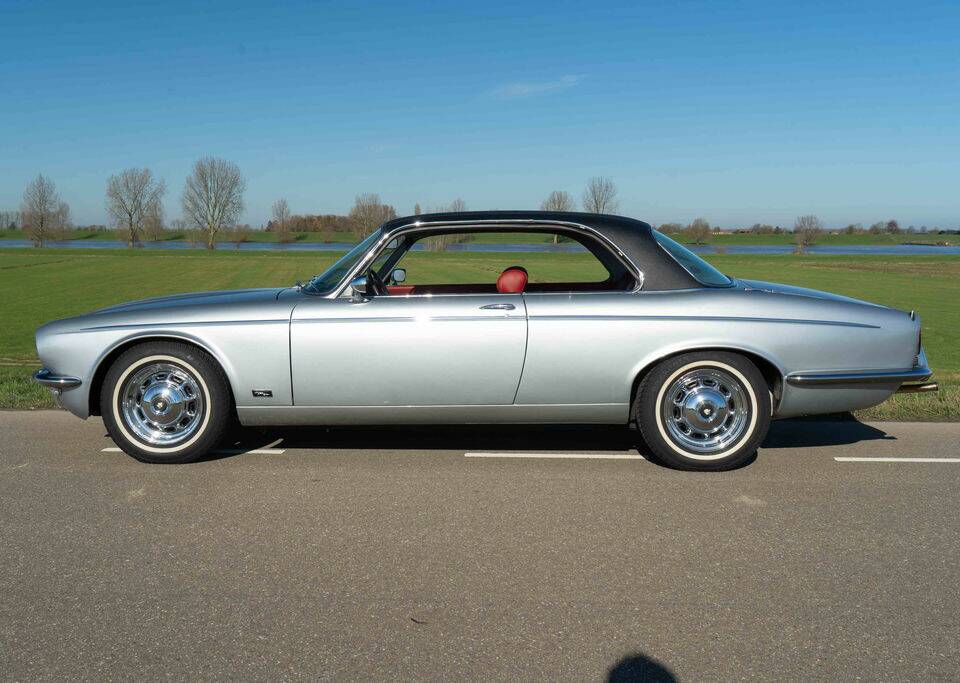 Image 6/8 of Jaguar XJ12c (1975)