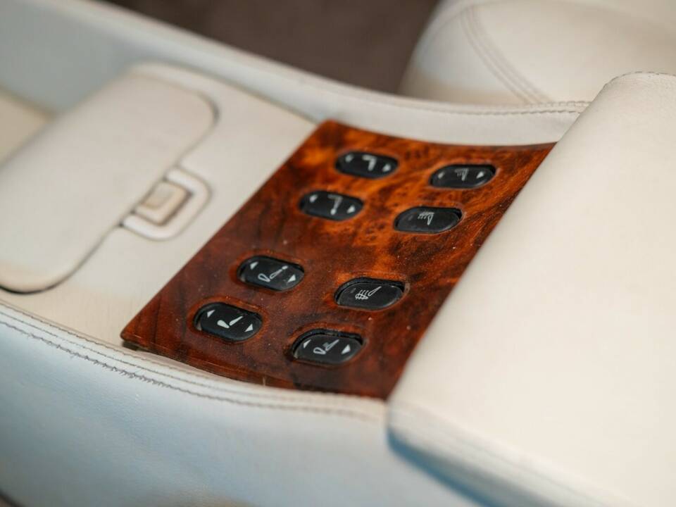 Bild 41/50 von Daimler Super V8 (1997)