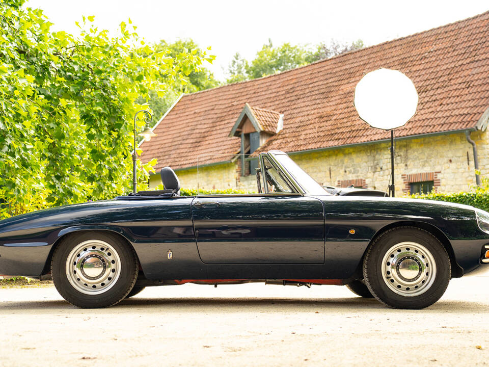 Image 17/83 de Alfa Romeo 1750 Spider Veloce (1969)