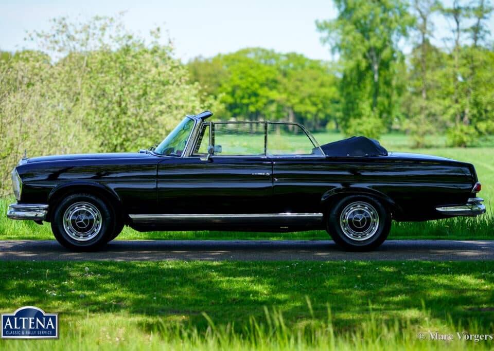 Image 8/52 de Mercedes-Benz 220 SE b (1963)