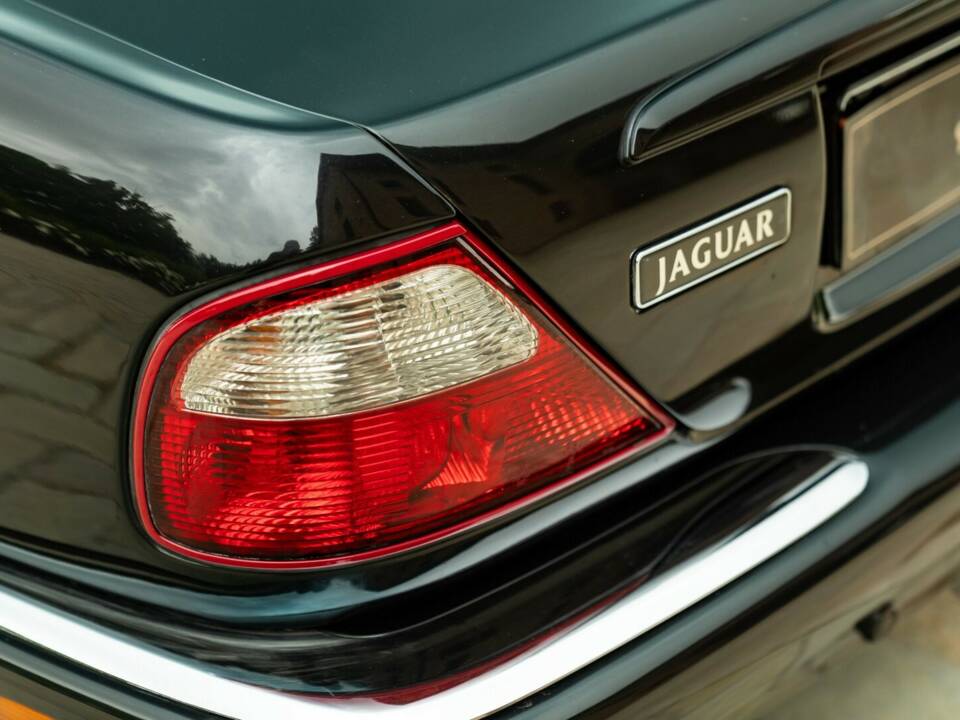 Image 19/50 de Jaguar XJR 4.0 (2000)