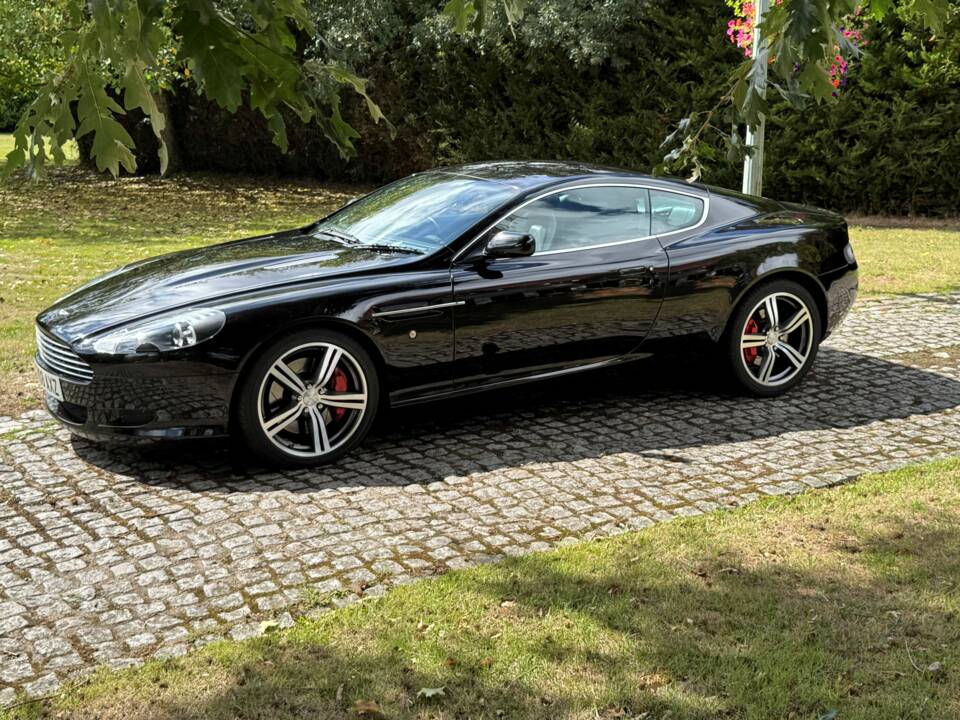 Image 7/30 of Aston Martin DB 9 (2008)