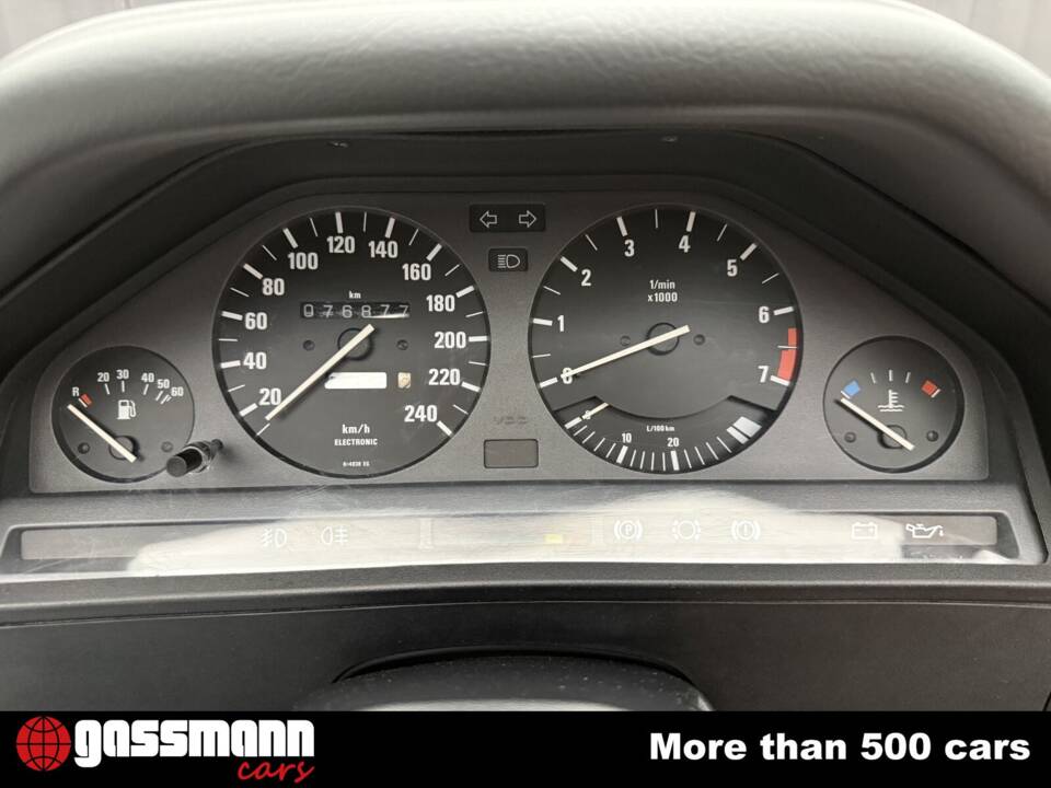 Bild 13/15 von BMW 320i (1990)