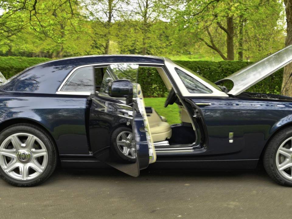Bild 16/50 von Rolls-Royce Phantom Coupé (2012)
