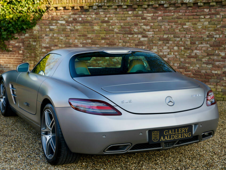 Imagen 35/50 de Mercedes-Benz SLS AMG (2011)