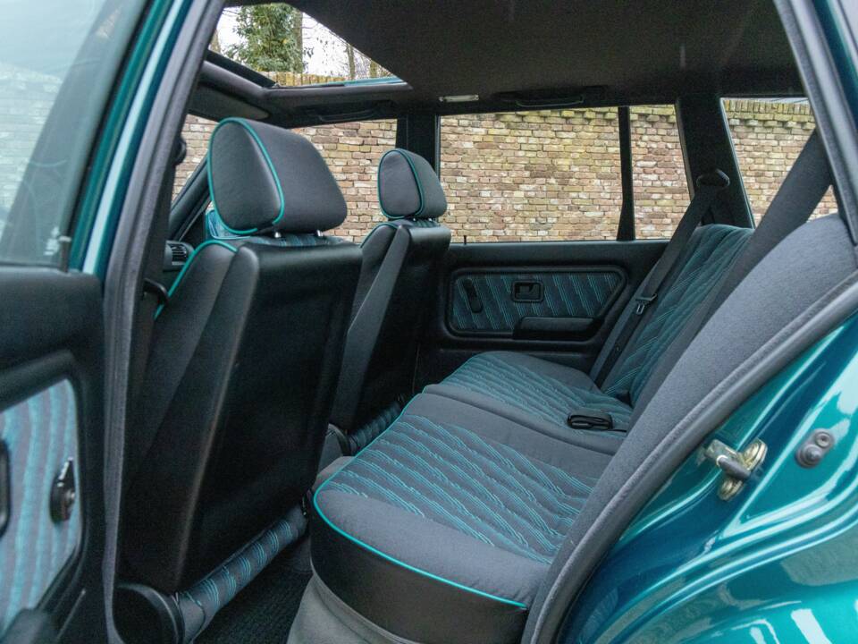Image 48/50 of BMW 316i Touring (1993)
