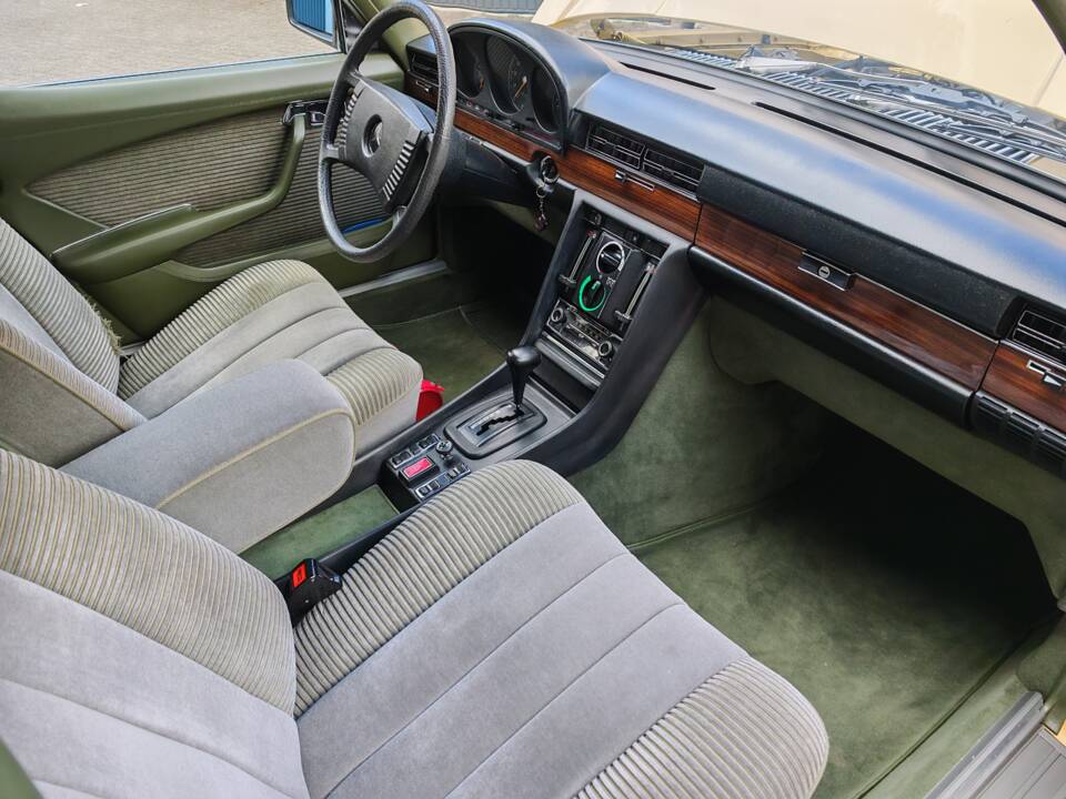 Bild 21/28 von Mercedes-Benz 280 SE (1974)