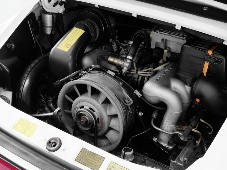 Image 32/46 de Porsche 911 Carrera 3.2 (1984)