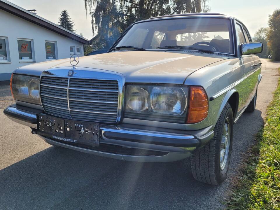 Bild 1/10 von Mercedes-Benz 280 E (1982)