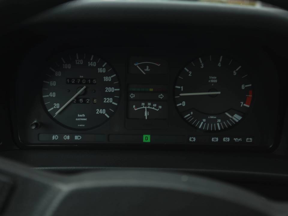 Image 19/68 of BMW 528i (1985)