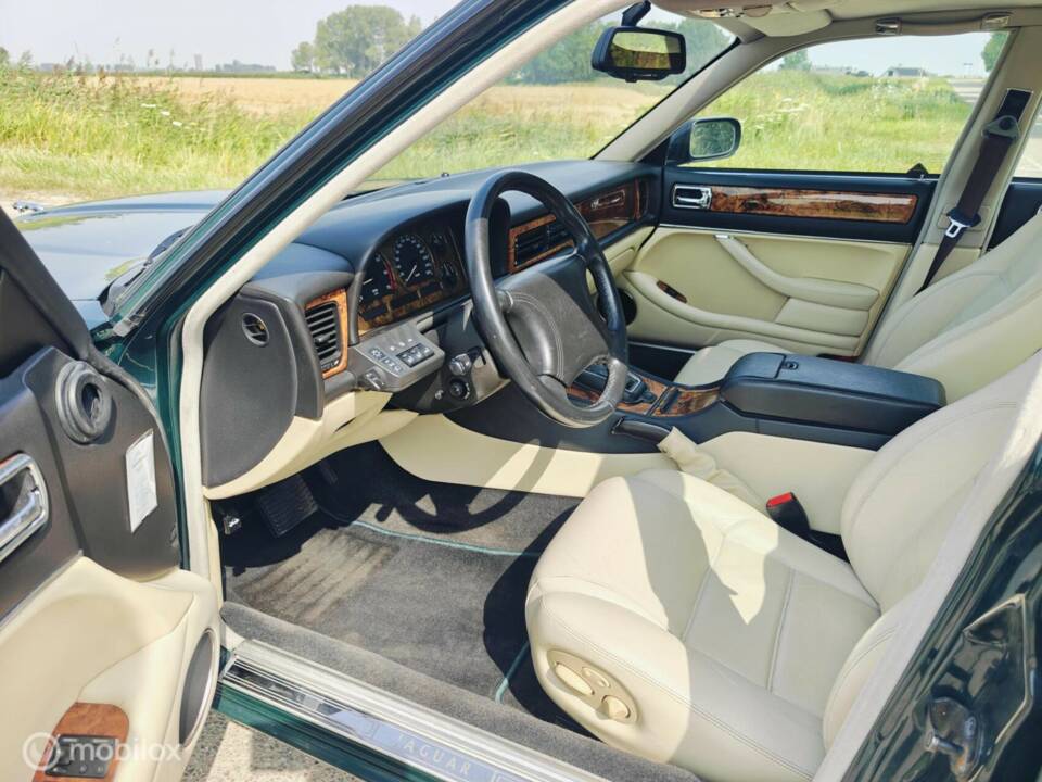 Image 20/50 of Jaguar XJR 4.0 Supercharged (1996)