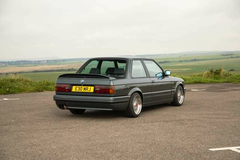 Image 22/50 of BMW 325i (1990)