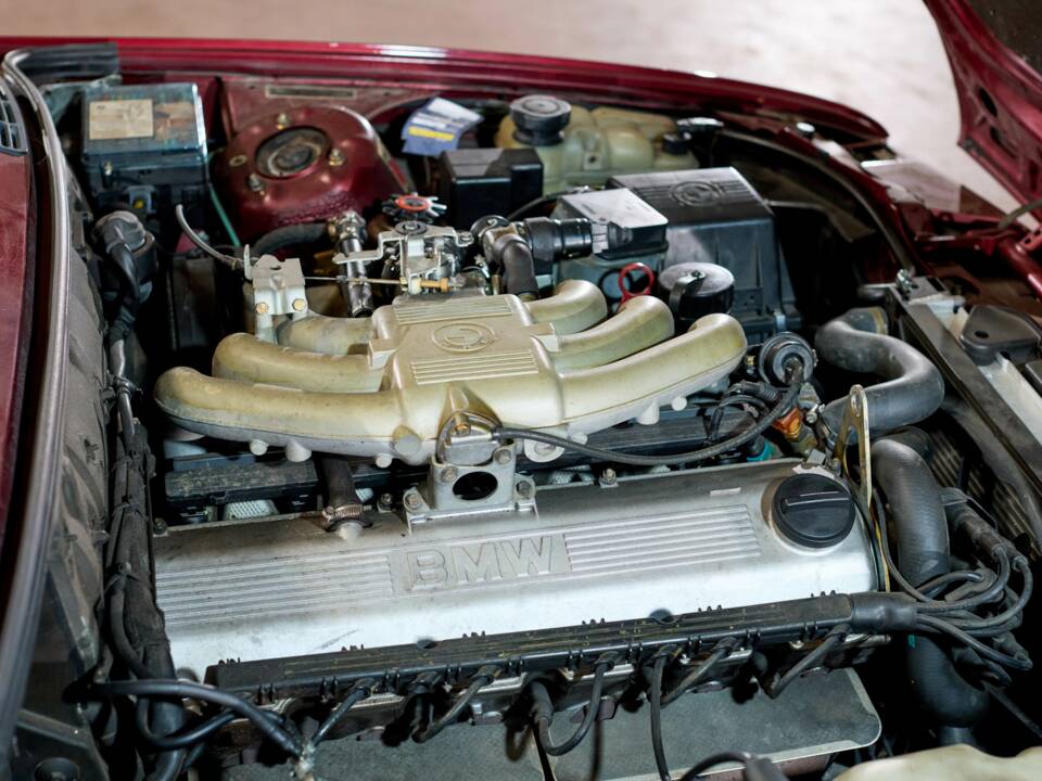 Image 45/45 of BMW 320i (1990)