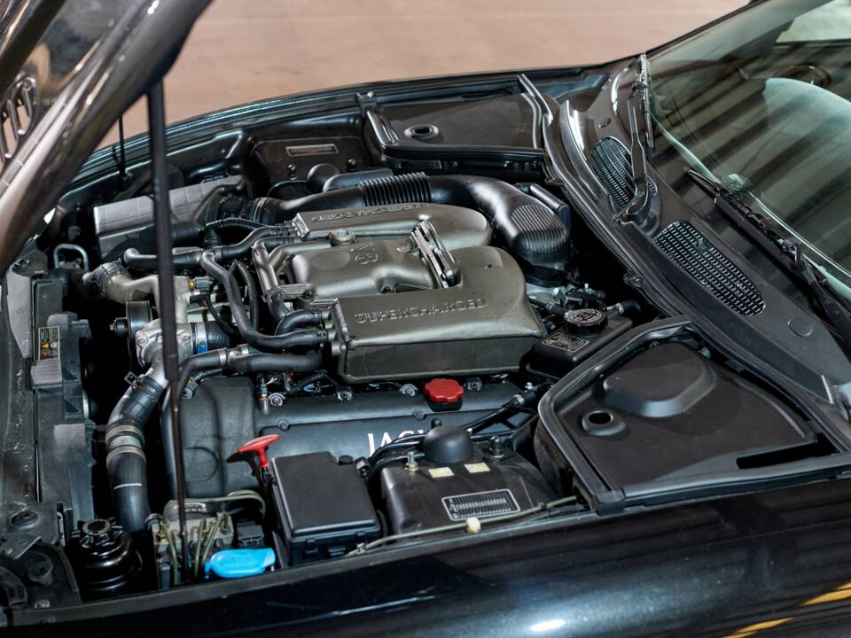 Bild 54/55 von Jaguar XKR (2000)