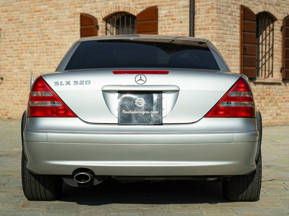 Image 8/50 of Mercedes-Benz SLK 320 (2001)