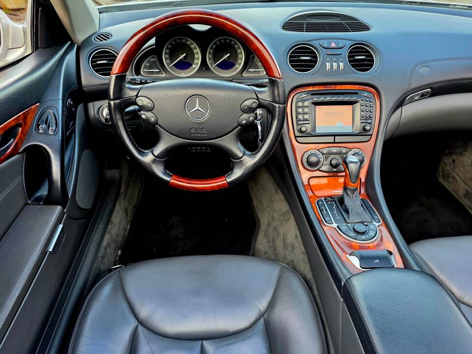 Image 19/39 of Mercedes-Benz SL 500 (2001)