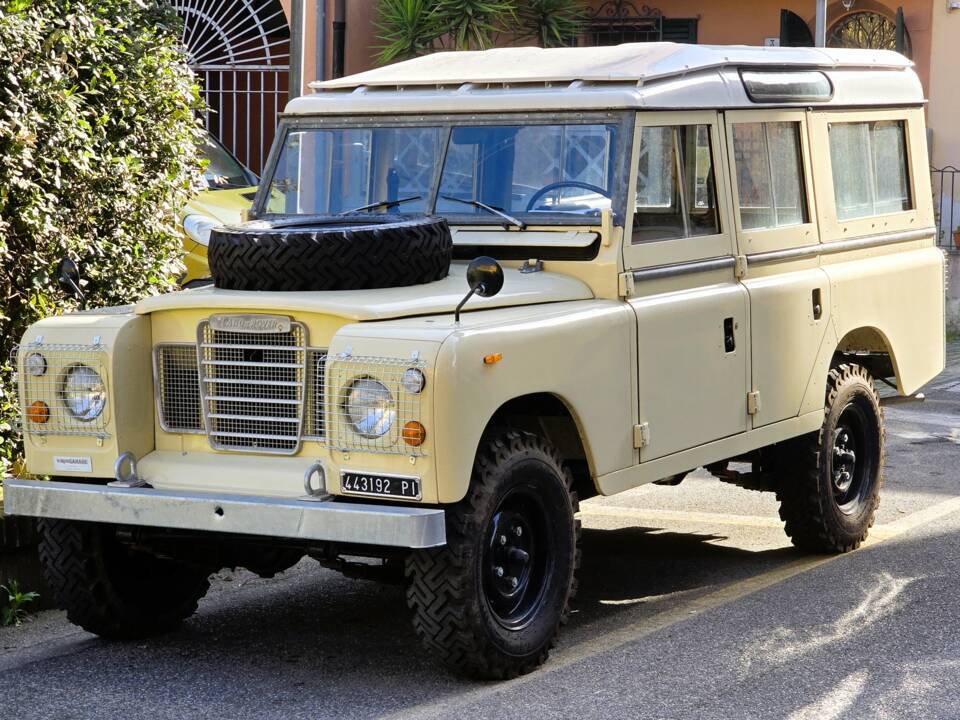 Image 6/22 of Land Rover 109 (1977)