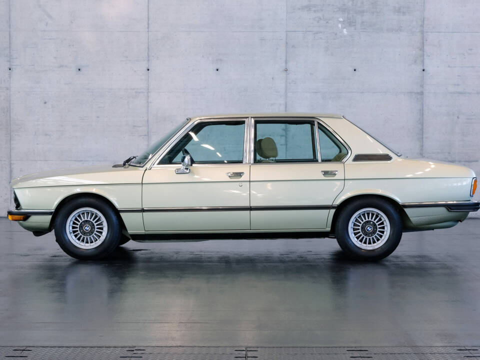 Image 2/24 of BMW 525 (1977)