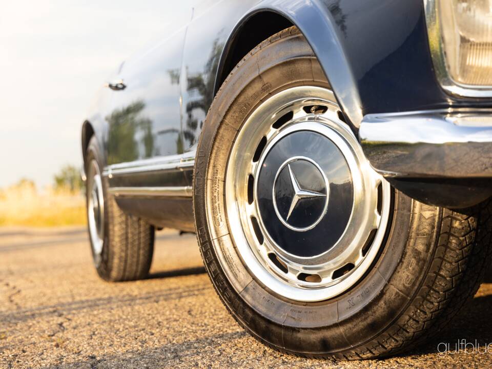 Image 25/79 de Mercedes-Benz 280 SL (1969)