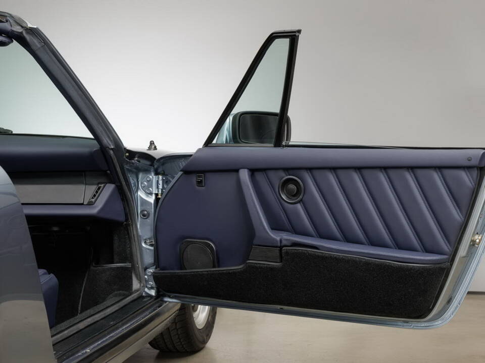 Image 18/41 of Porsche 911 SC 3.0 (1982)