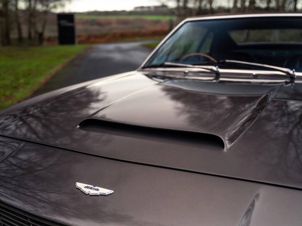 Image 4/63 de Aston Martin DBS (1968)