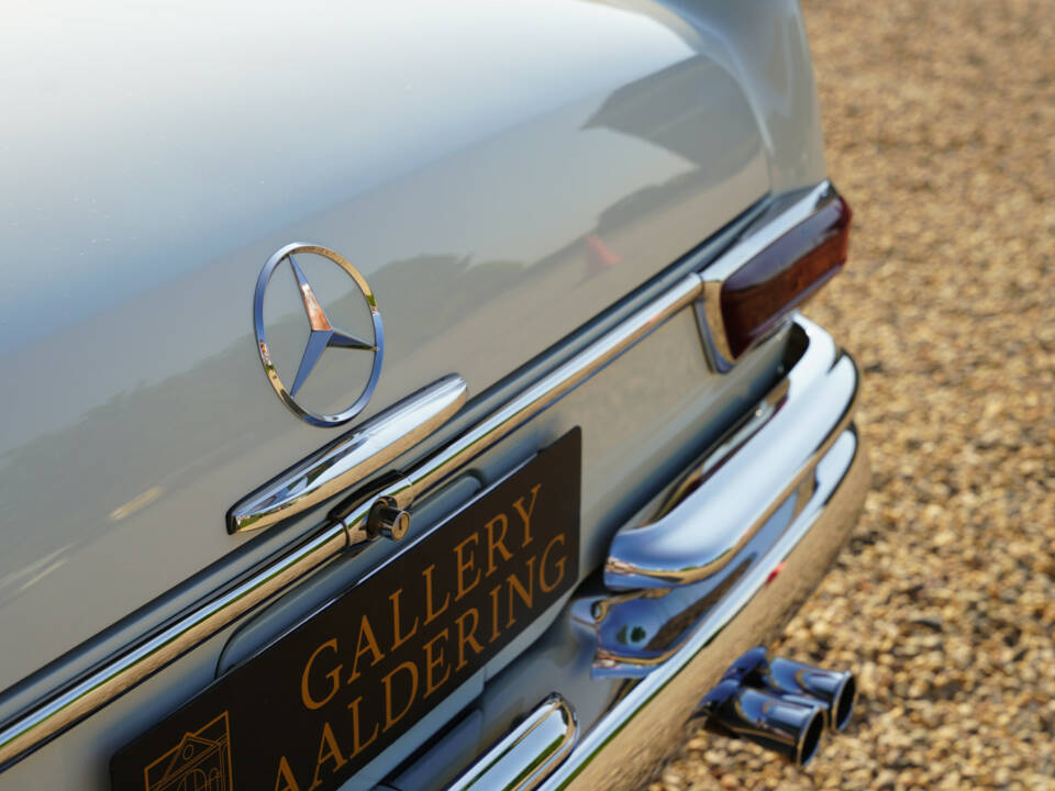 Image 47/50 de Mercedes-Benz 280 SE (1968)