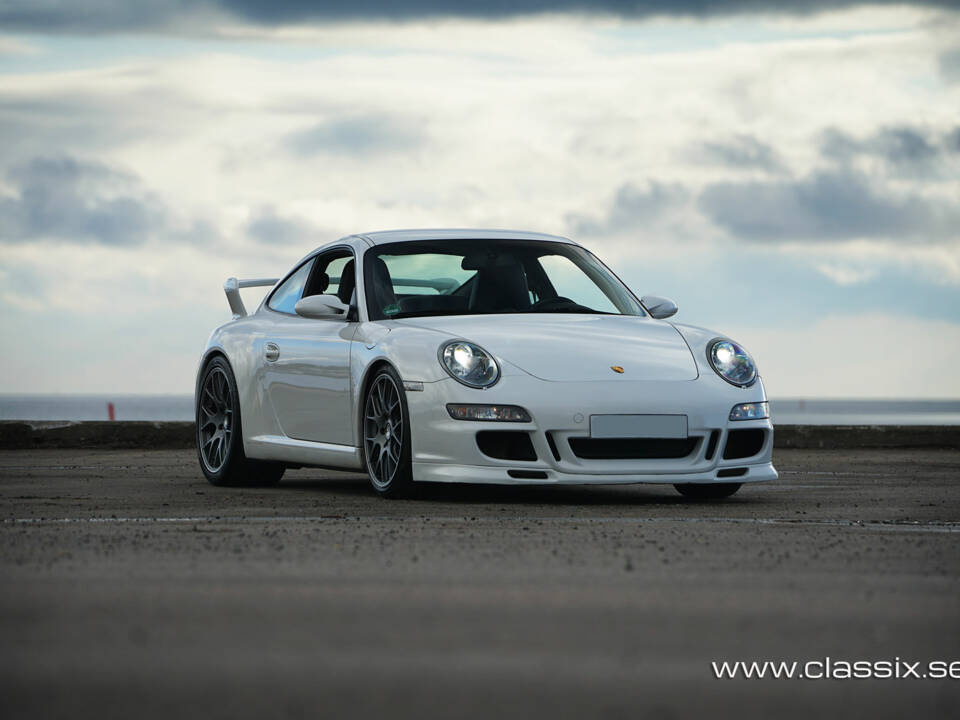 Image 6/25 of Porsche 911 Carrera S (2005)