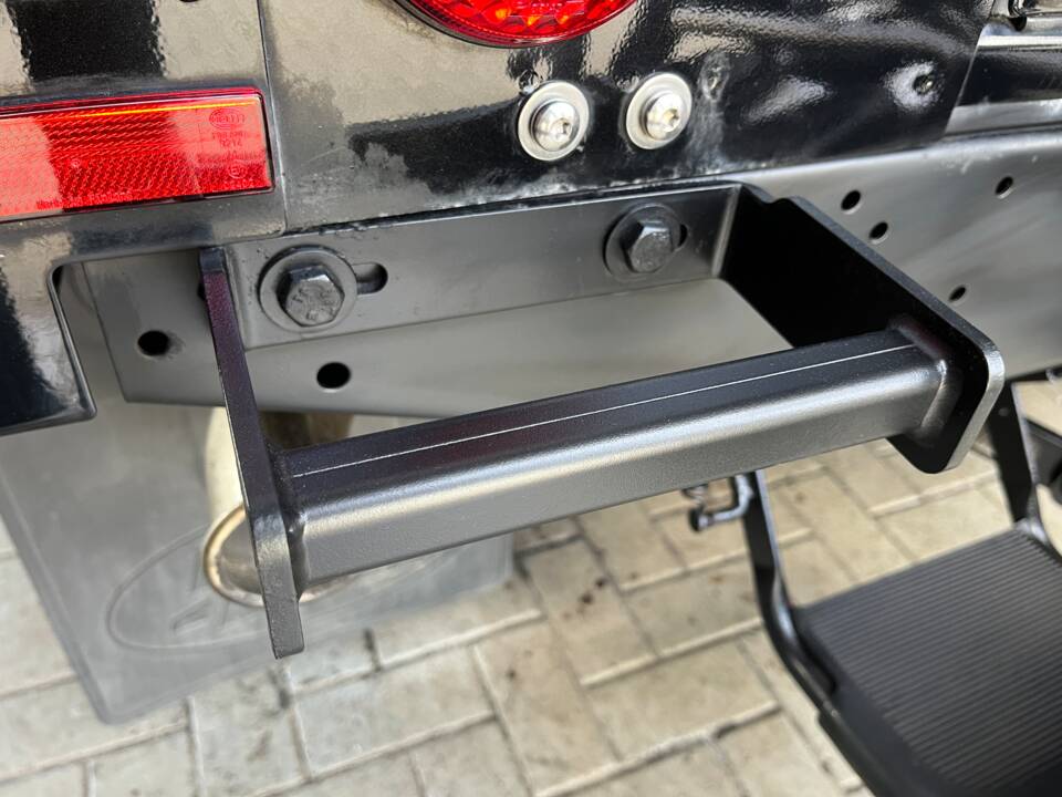 Image 32/93 of Land Rover Defender 110 (2014)