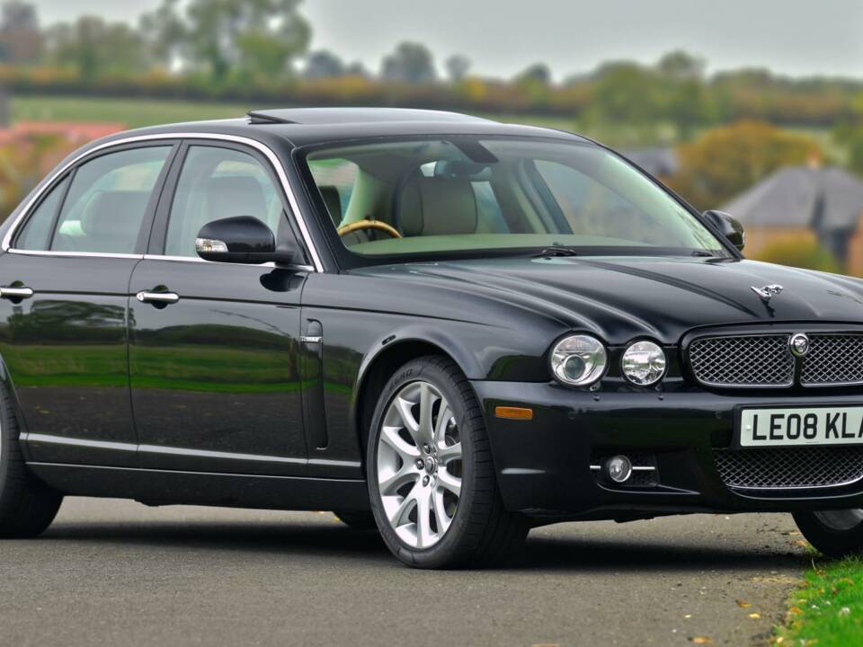 Image 5/50 of Jaguar XJ 8 4.2 (2008)