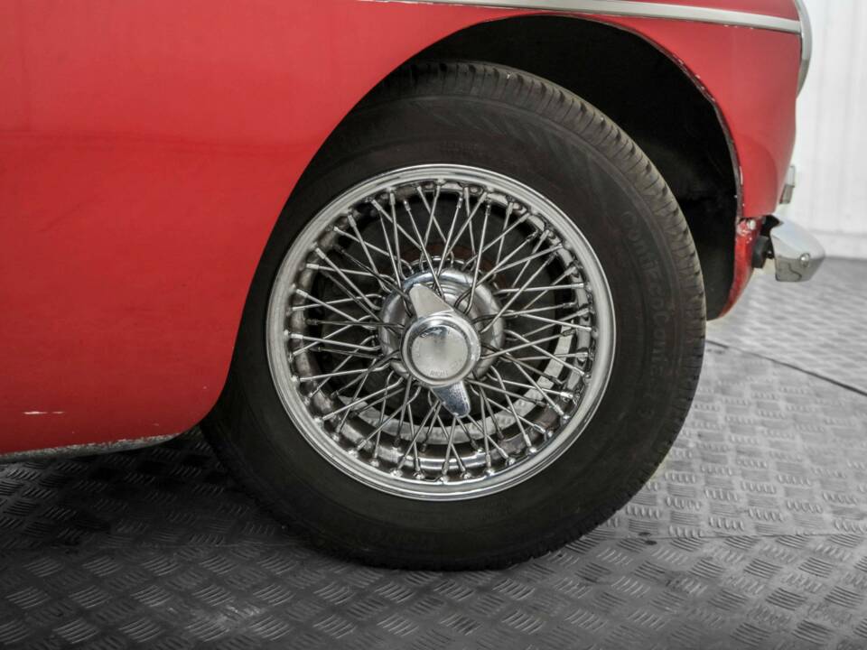 Image 42/50 of MG MGB GT (1967)