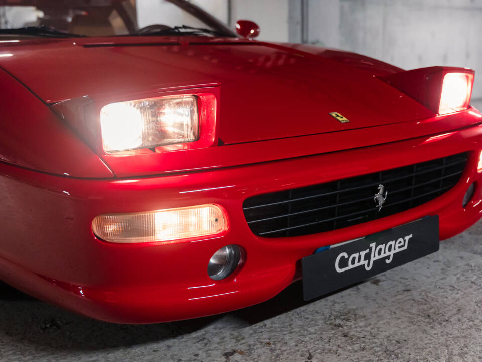 Afbeelding 12/46 van Ferrari F 355 Berlinetta (1997)