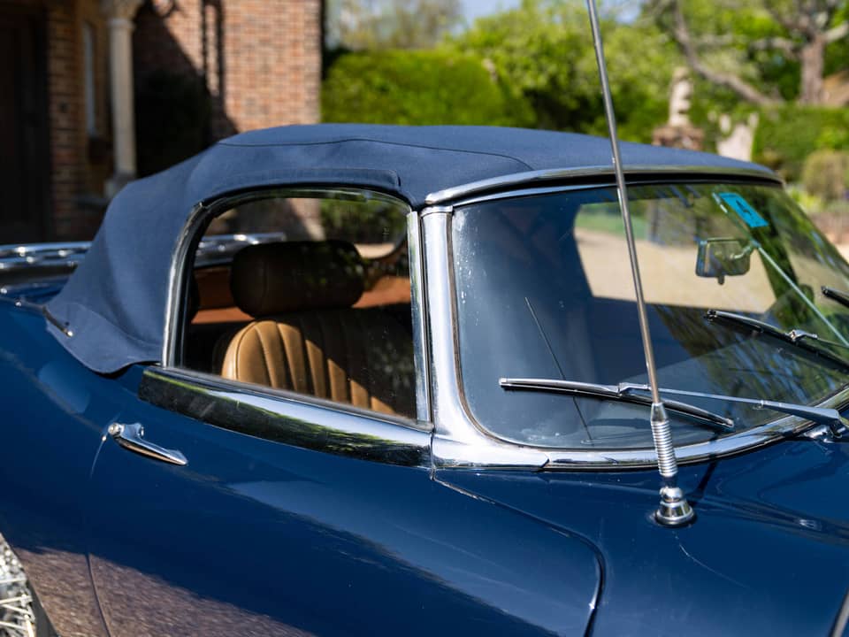 Image 33/86 de Jaguar E-Type (1967)