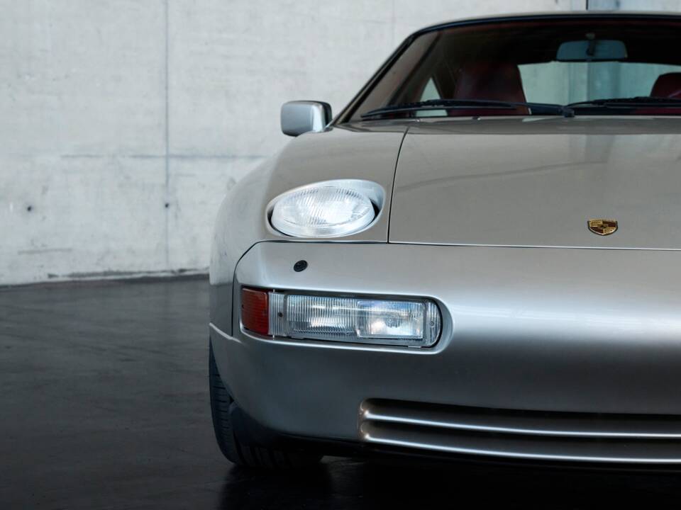 Image 12/50 of Porsche 928 GT (1989)
