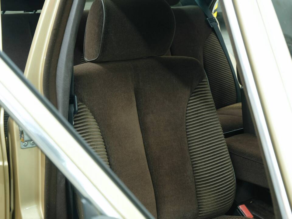 Bild 26/50 von Mercedes-Benz 280 SE (1980)