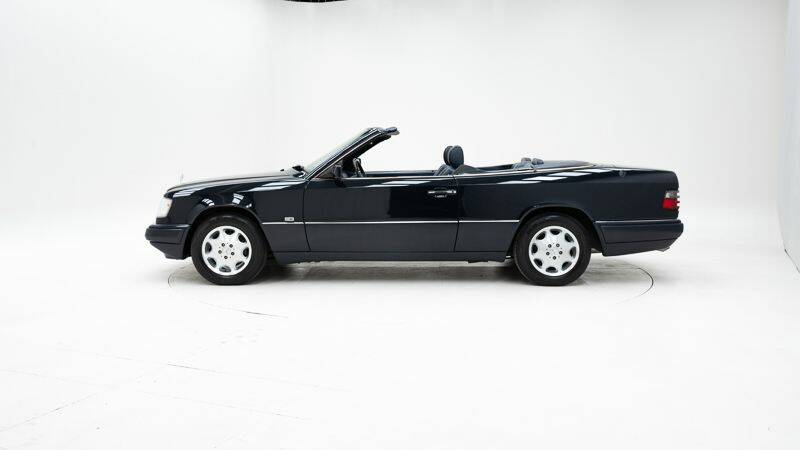 Image 8/15 of Mercedes-Benz E 200 (1995)