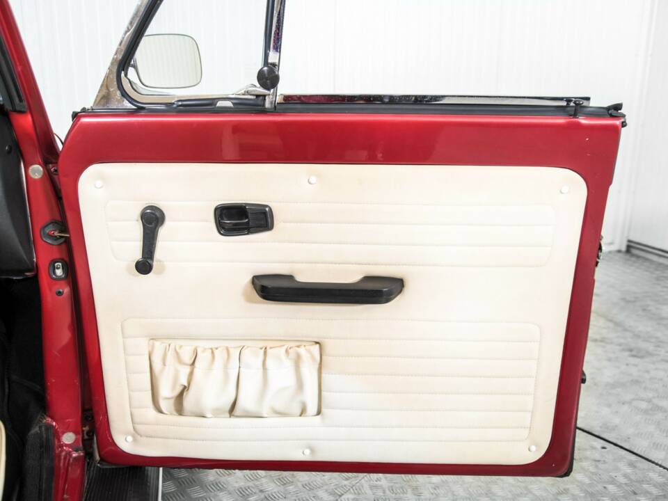 Image 32/50 of Volkswagen Beetle 1303 LS (1977)