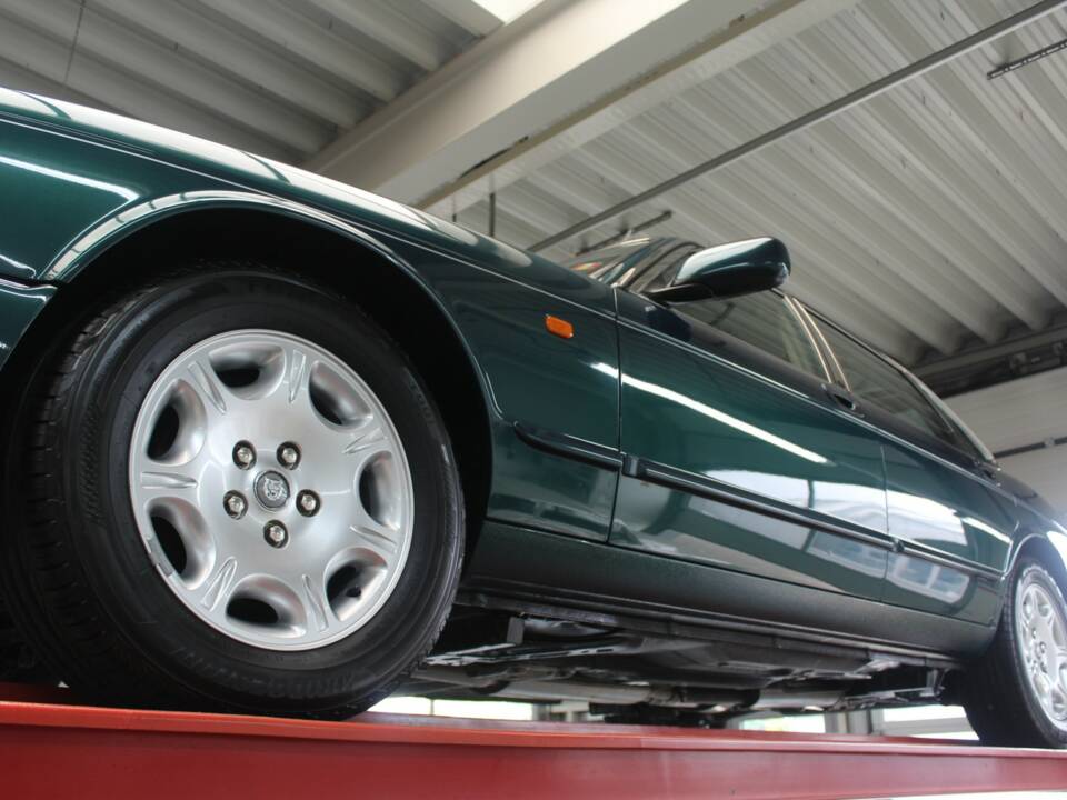 Image 7/50 of Jaguar XJ 8 4.0 Executive (2001)