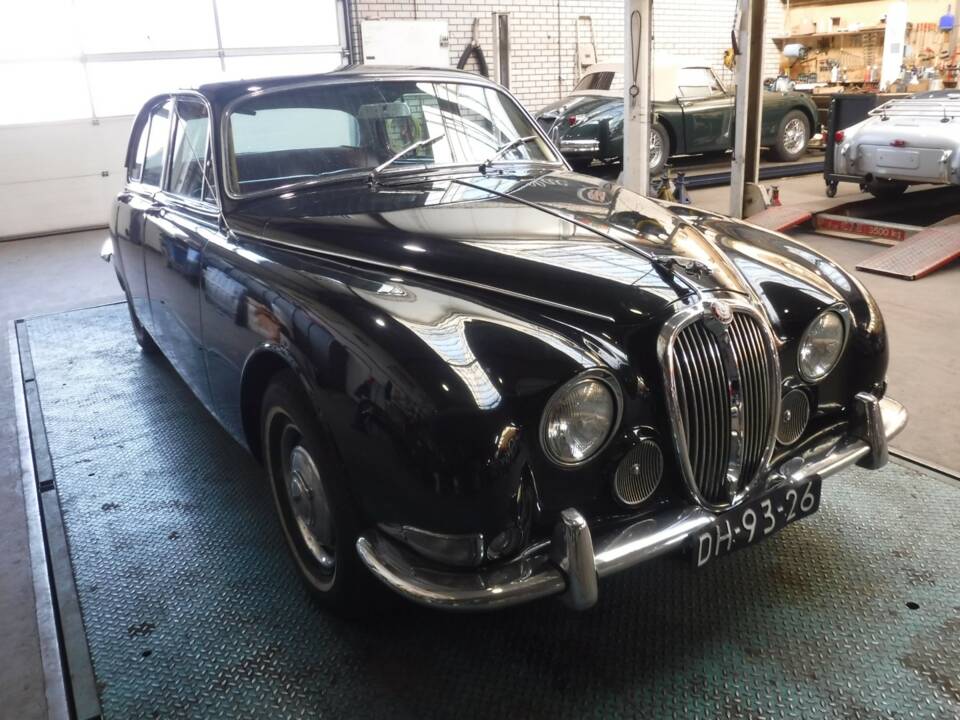 Image 10/50 of Jaguar S-Type 3.8 (1964)