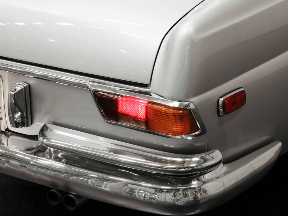 Image 16/48 of Mercedes-Benz 280 SE (1969)