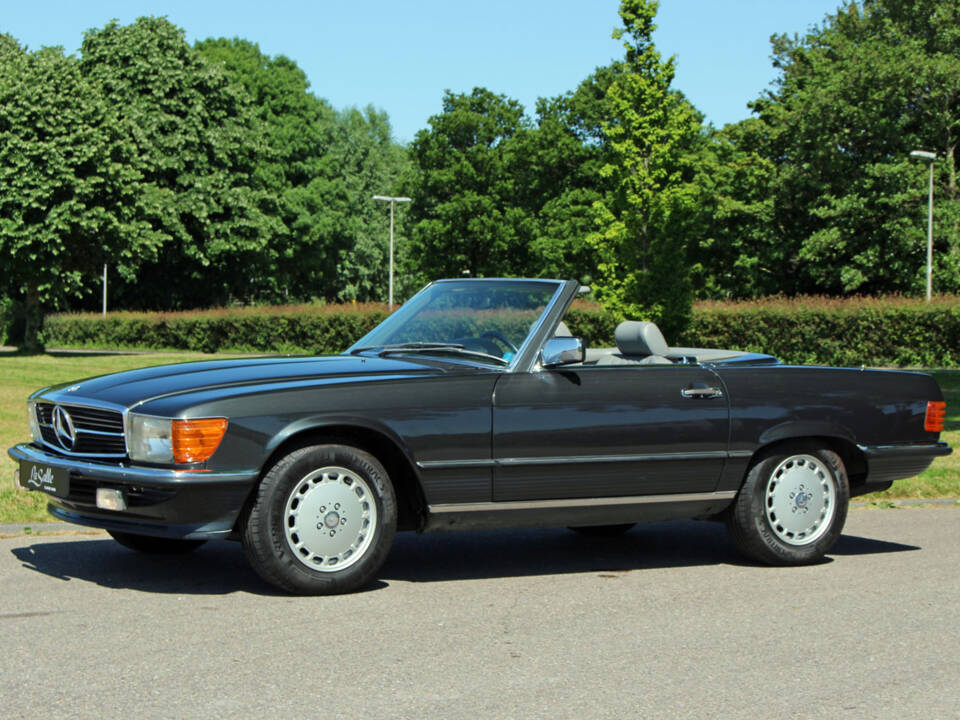 Bild 2/23 von Mercedes-Benz 560 SL (1987)