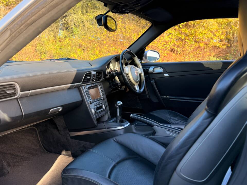 Image 19/25 of Porsche 911 Carrera S (2006)