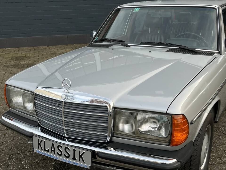 Image 39/51 of Mercedes-Benz 300 D lang (1985)