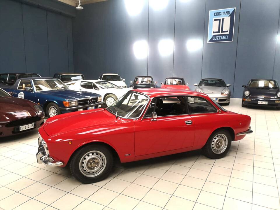 Image 2/51 of Alfa Romeo 1750 GT Veloce (1970)