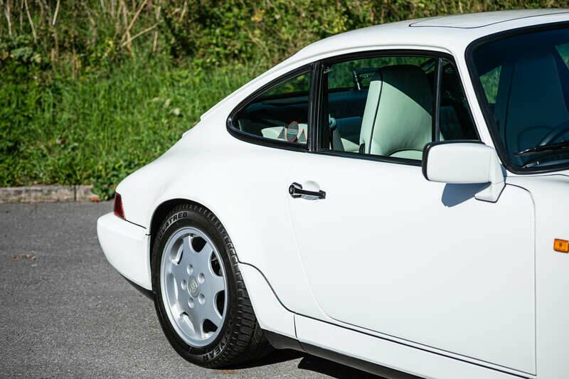 Image 12/38 of Porsche 911 Carrera 4 (1990)